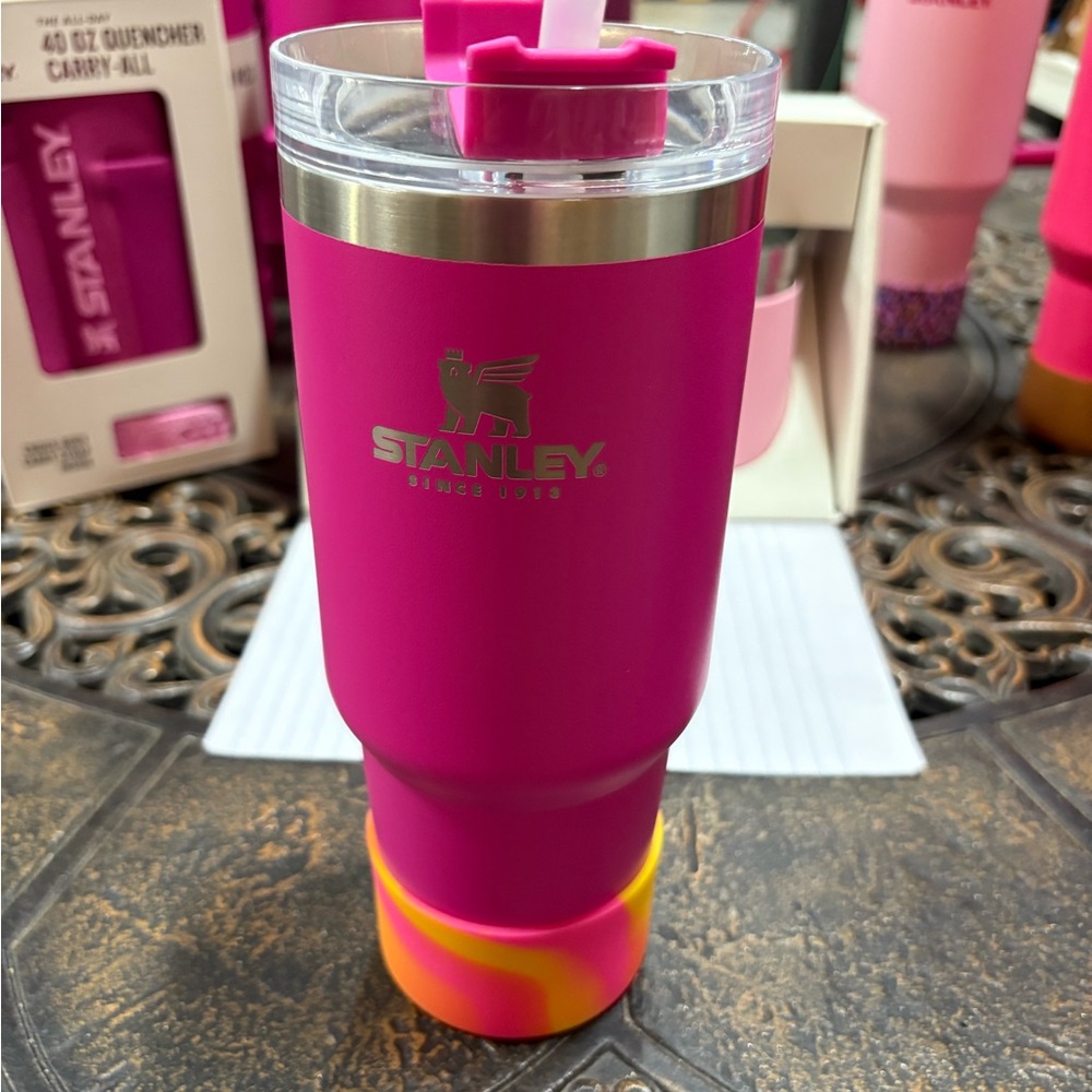 Stanley 30 oz. Ravishing pink mug without handle and color coordinated boot.bnnu